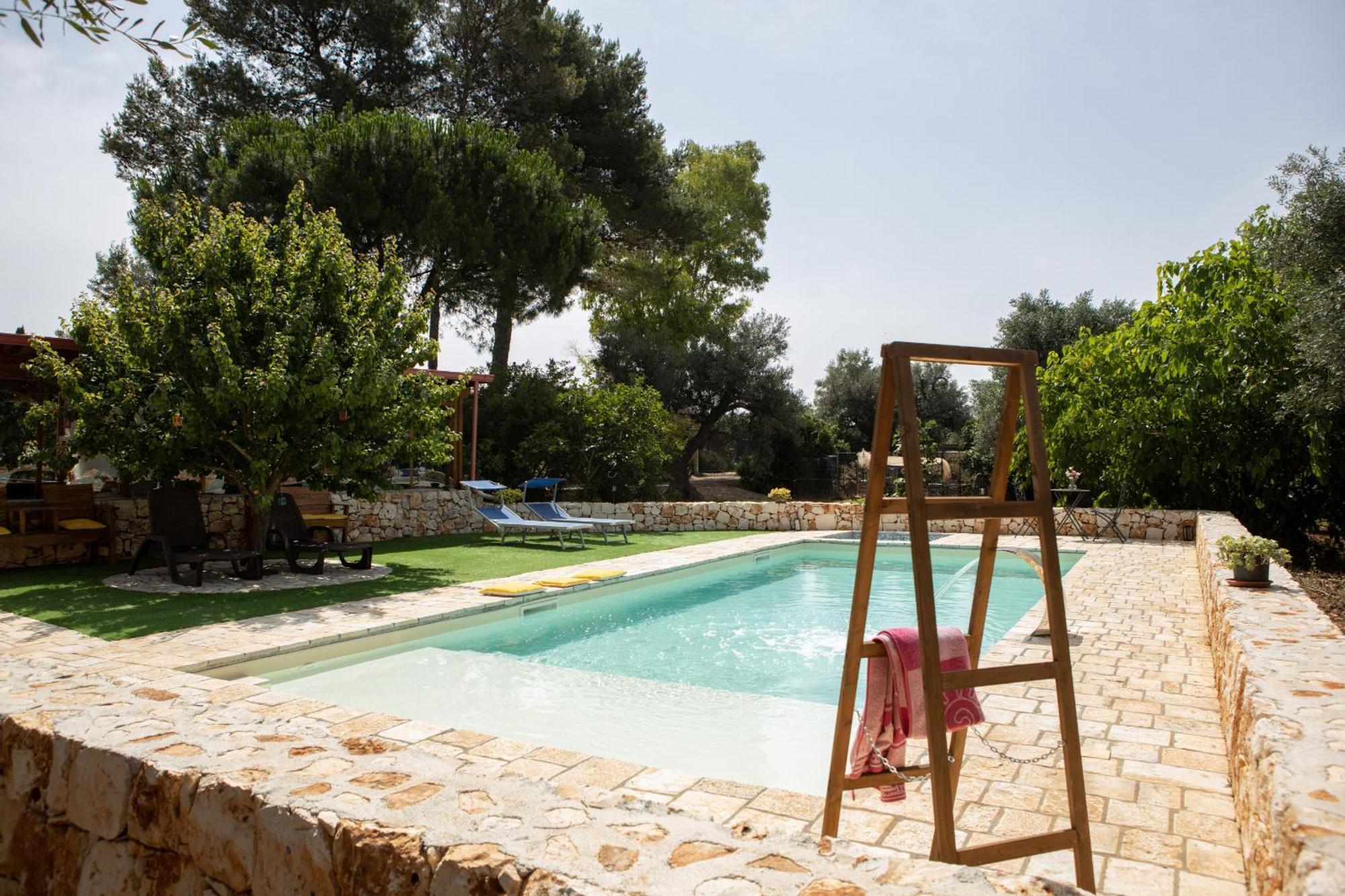 Trullo Nonna Netta Con Piscina Idromassaggio E Area Giochi Villa Ceglie Messapica Exterior photo