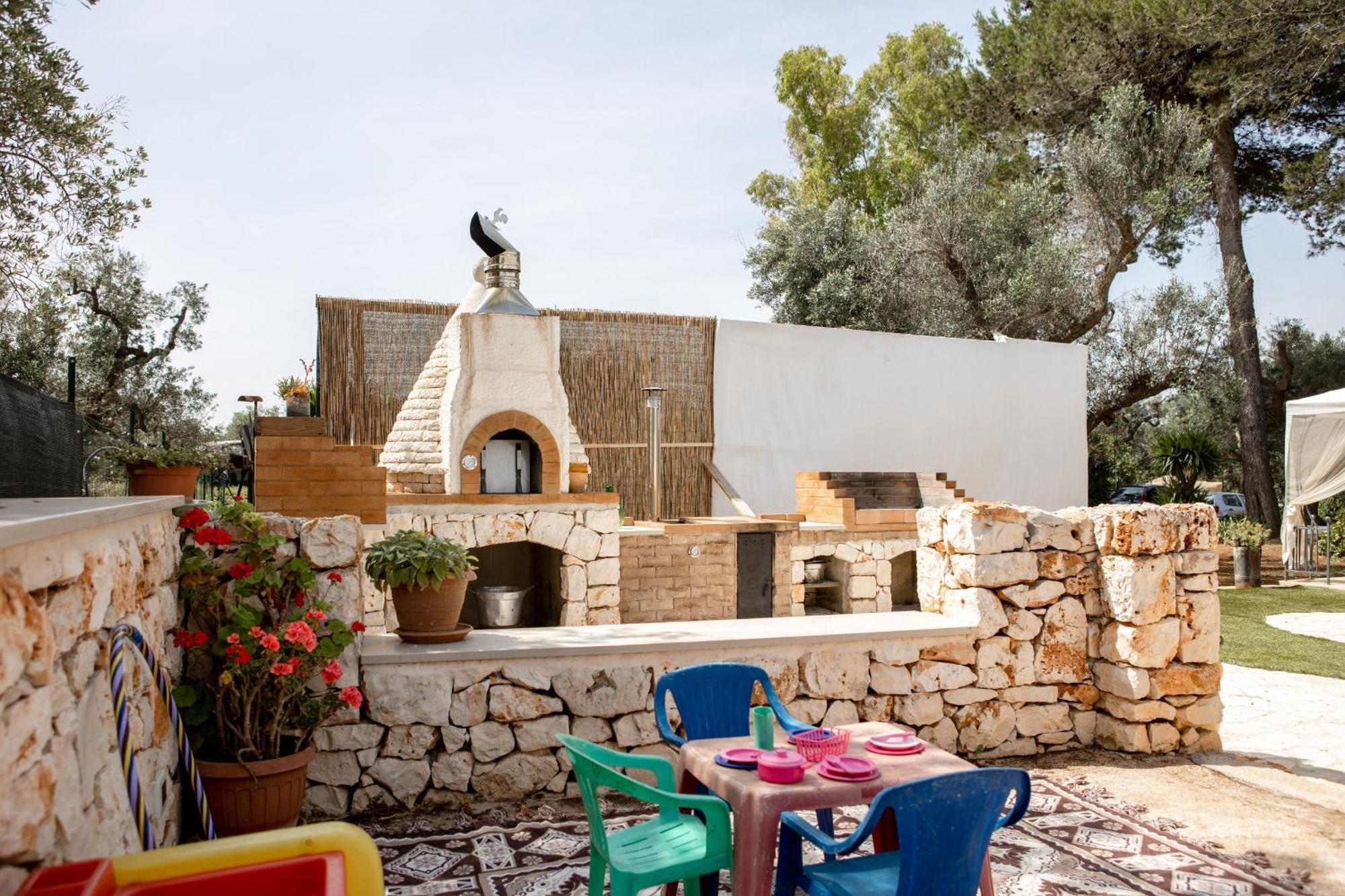 Trullo Nonna Netta Con Piscina Idromassaggio E Area Giochi Villa Ceglie Messapica Exterior photo