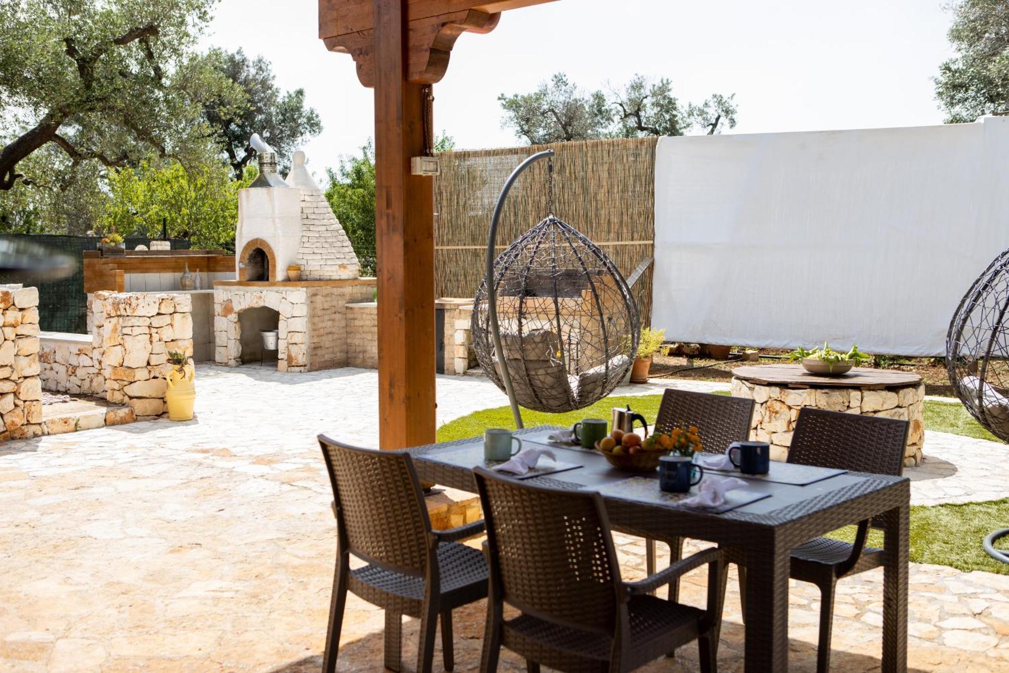 Trullo Nonna Netta Con Piscina Idromassaggio E Area Giochi Villa Ceglie Messapica Exterior photo