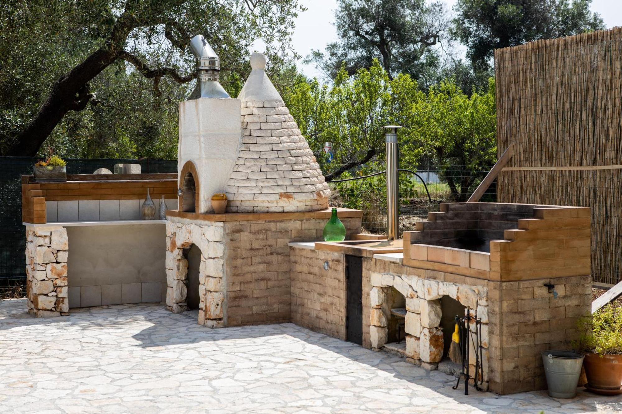 Trullo Nonna Netta Con Piscina Idromassaggio E Area Giochi Villa Ceglie Messapica Exterior photo