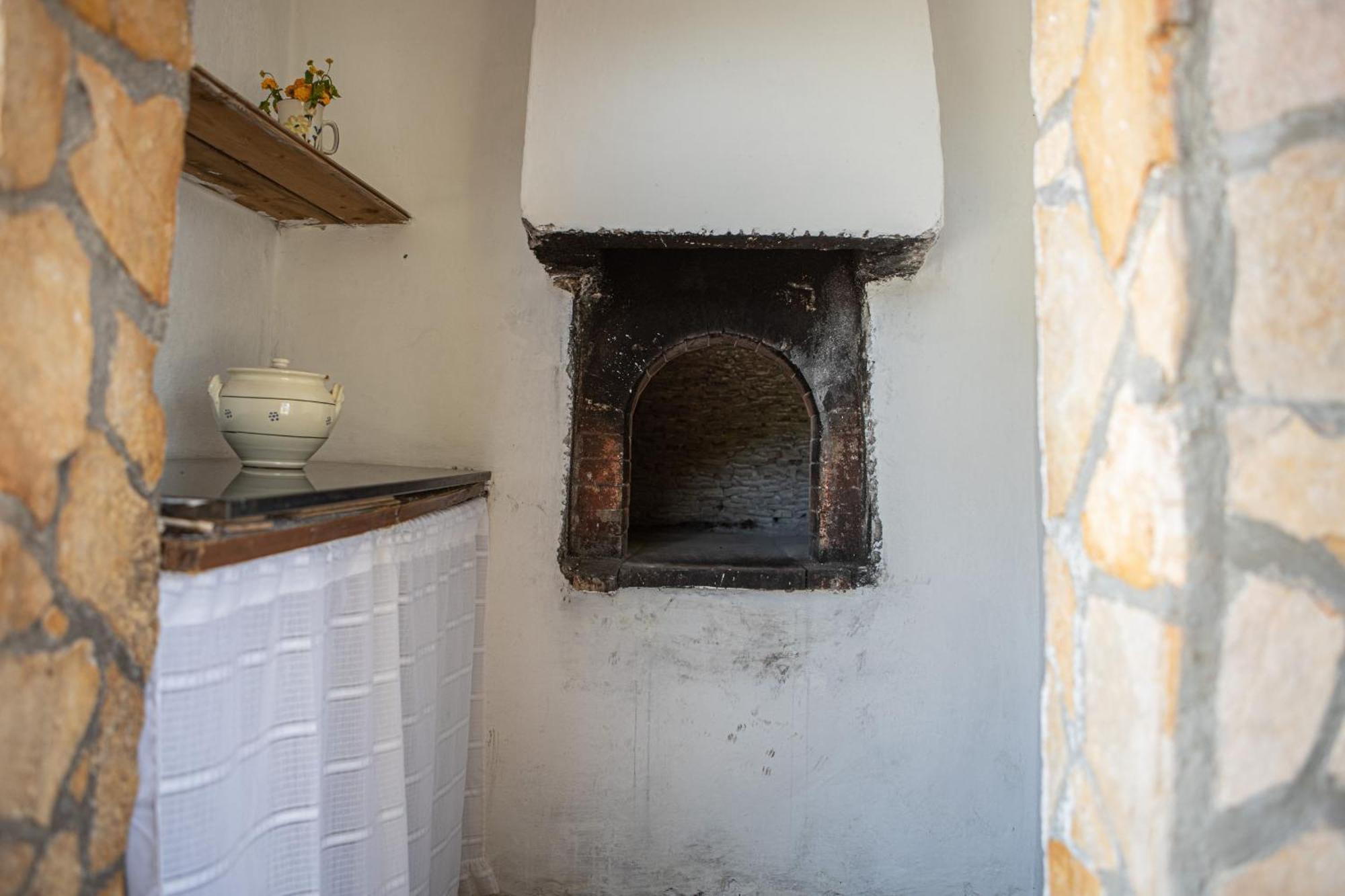 Trullo Nonna Netta Con Piscina Idromassaggio E Area Giochi Villa Ceglie Messapica Exterior photo