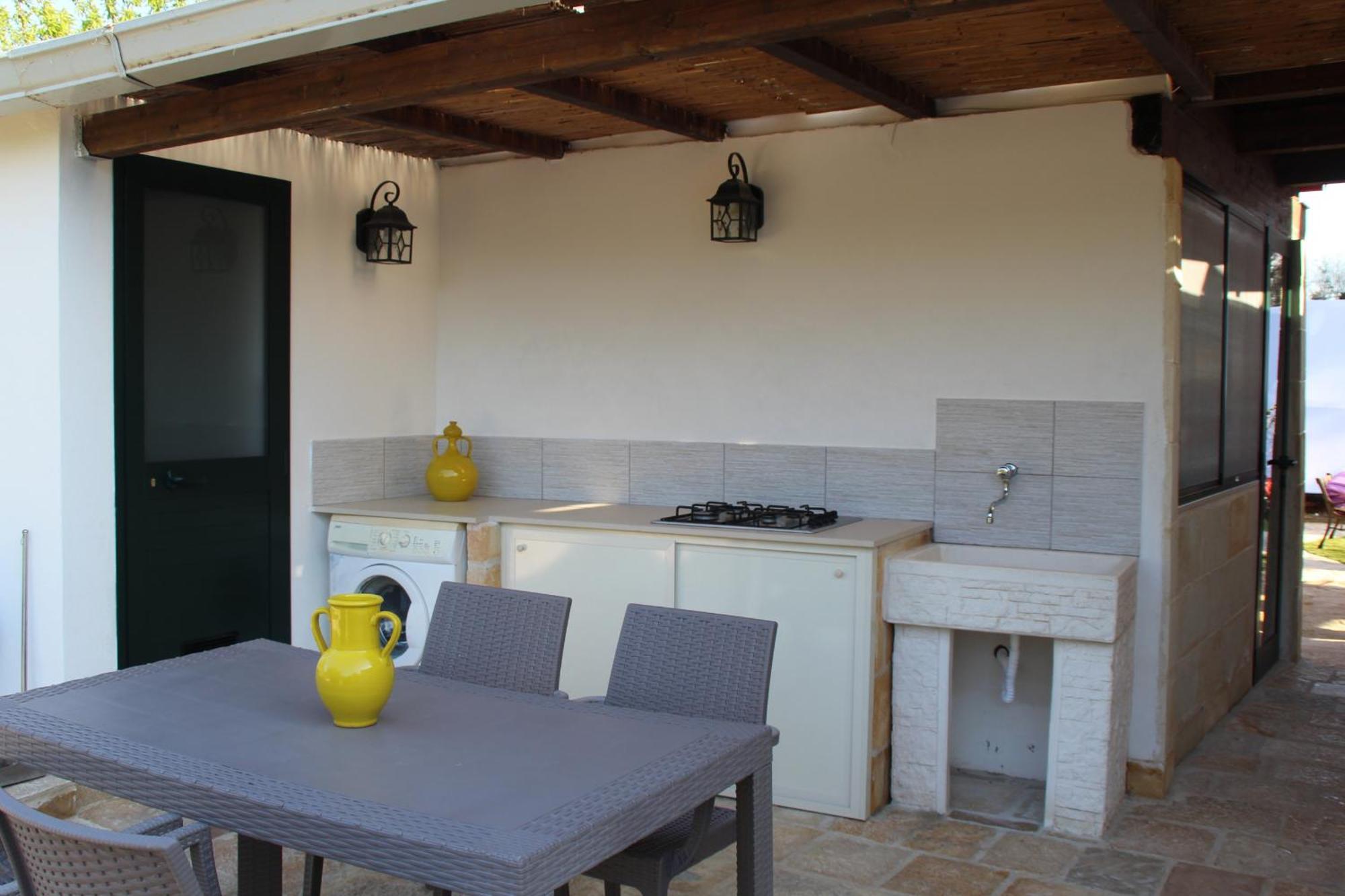 Trullo Nonna Netta Con Piscina Idromassaggio E Area Giochi Villa Ceglie Messapica Exterior photo