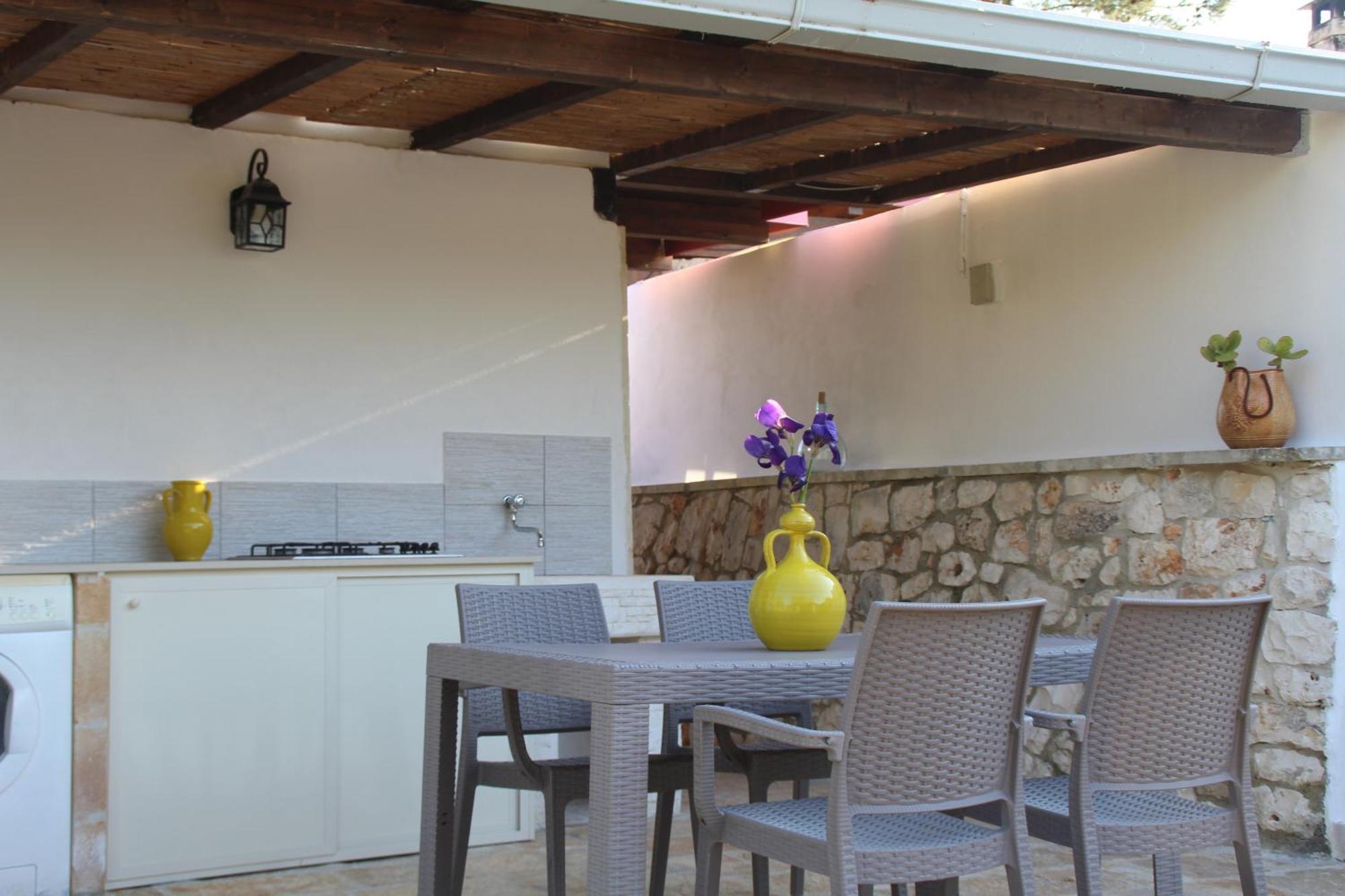 Trullo Nonna Netta Con Piscina Idromassaggio E Area Giochi Villa Ceglie Messapica Exterior photo