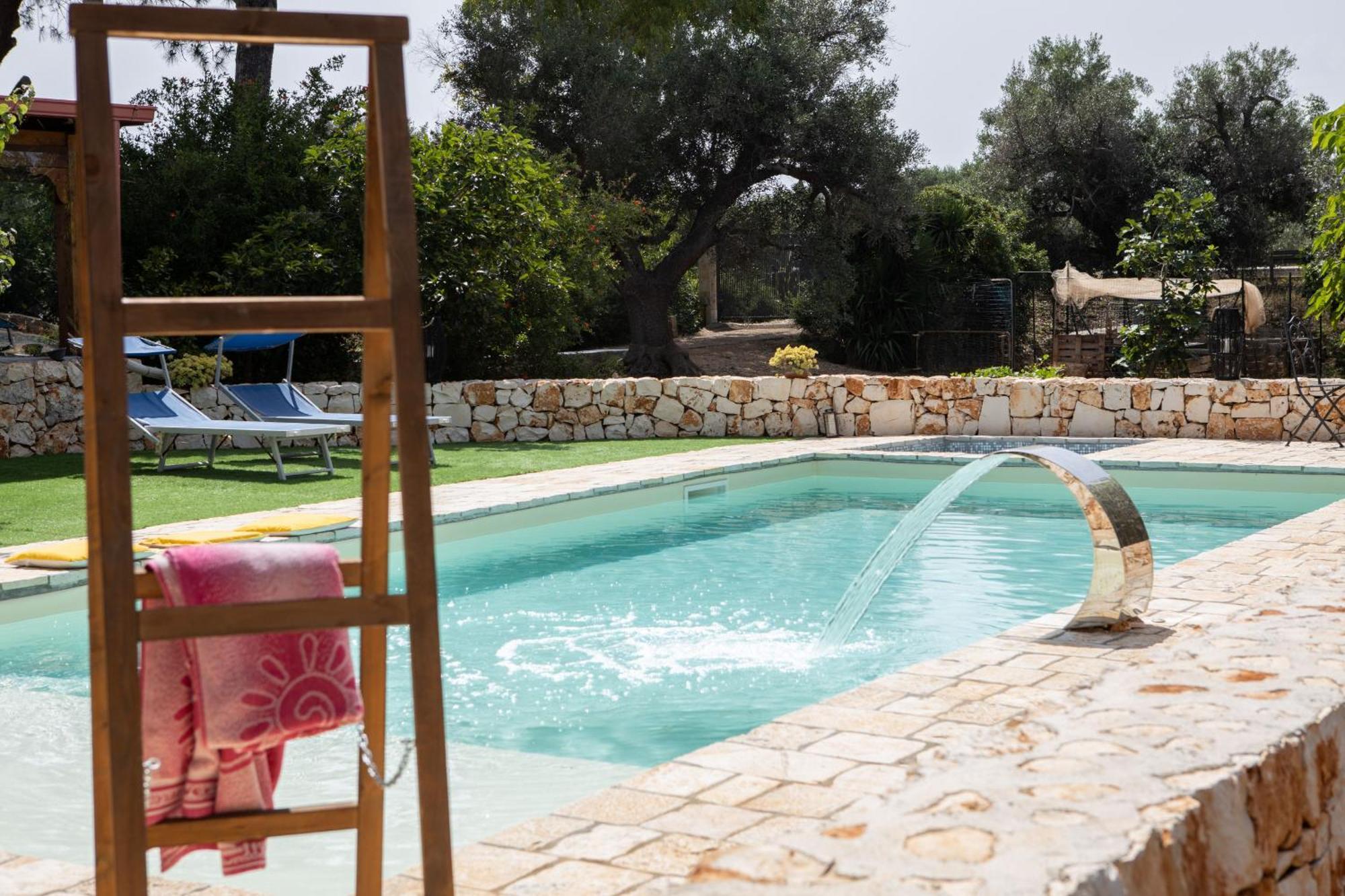 Trullo Nonna Netta Con Piscina Idromassaggio E Area Giochi Villa Ceglie Messapica Exterior photo
