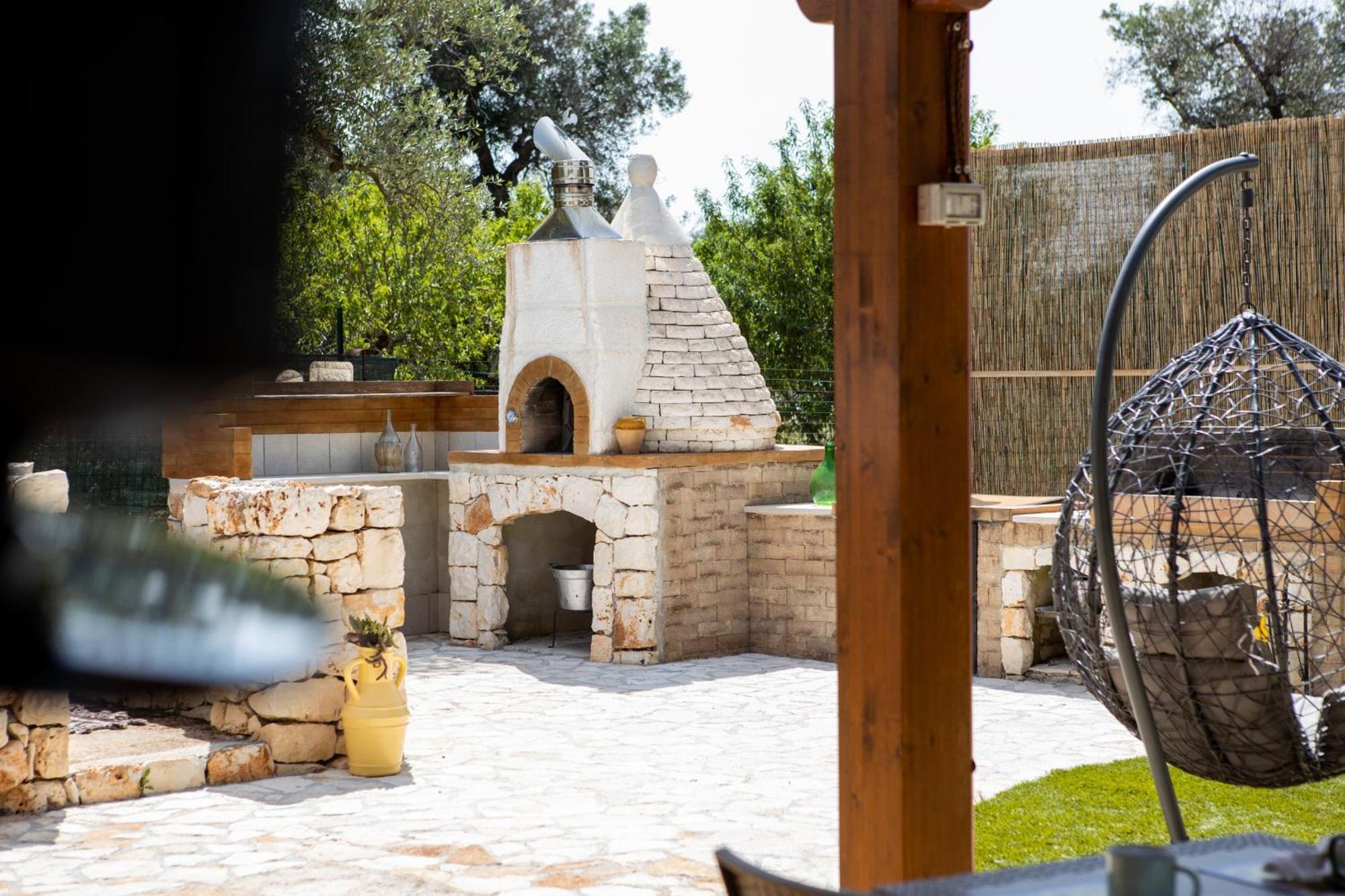 Trullo Nonna Netta Con Piscina Idromassaggio E Area Giochi Villa Ceglie Messapica Exterior photo