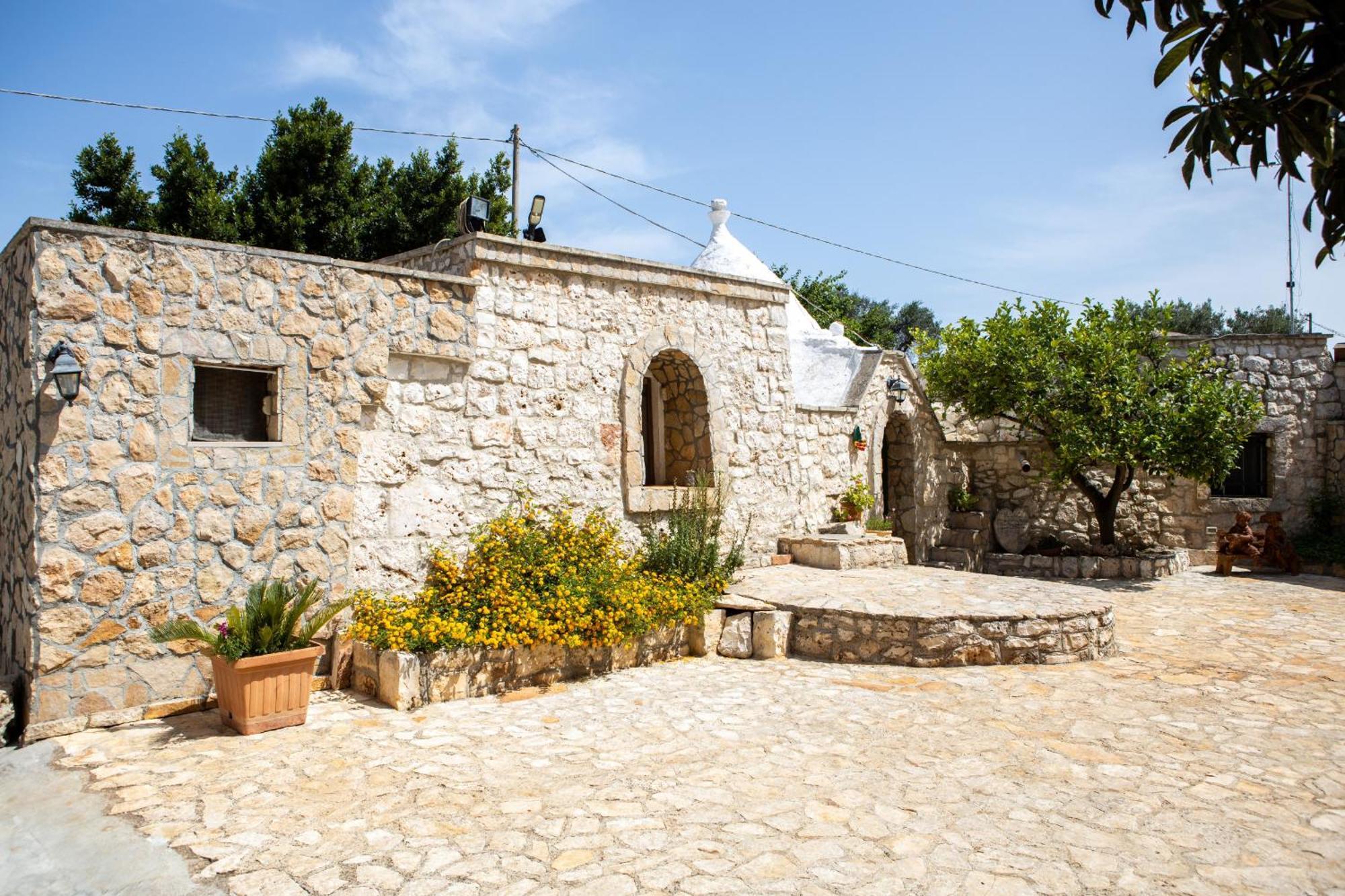 Trullo Nonna Netta Con Piscina Idromassaggio E Area Giochi Villa Ceglie Messapica Exterior photo